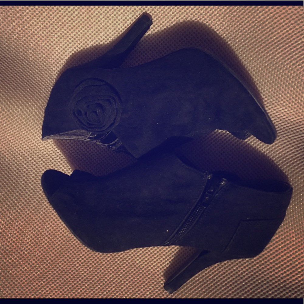 Heel booties